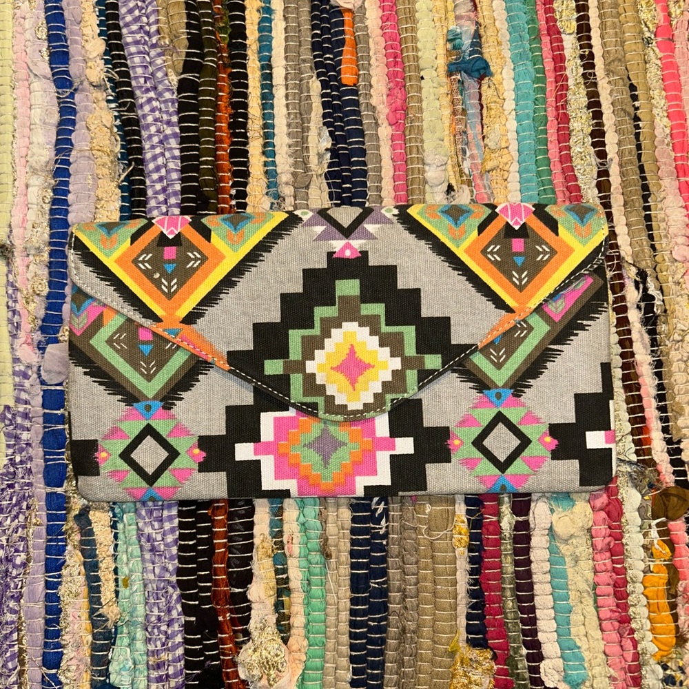 Vintage 🩷 Multicolor Geometric Clutch
